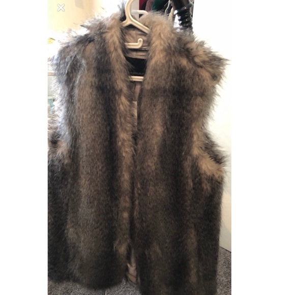 NWT Banana Republic Faux Fur Vest - Picture 1 of 2